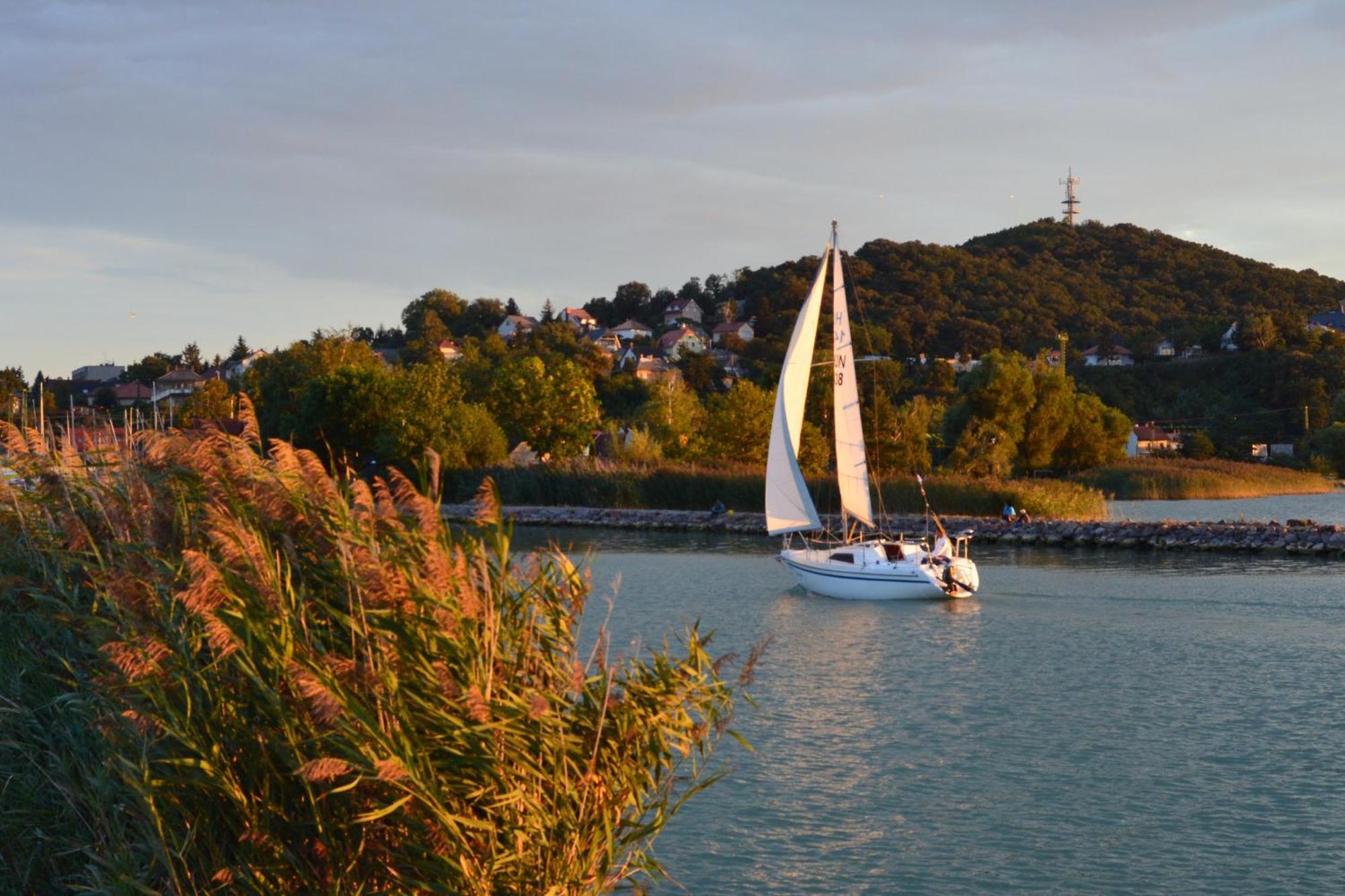 Hotel Balaton Фоньод Экстерьер фото